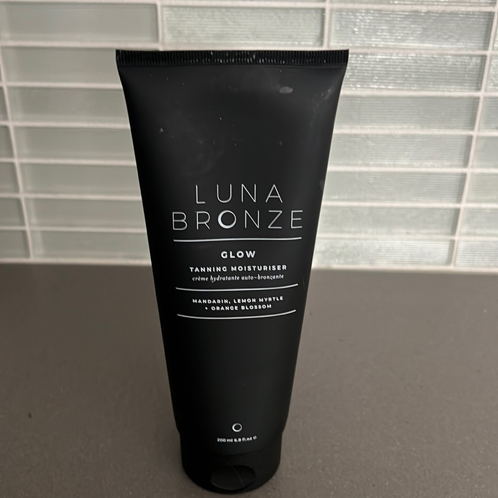 Glow Tanning Moisturizer